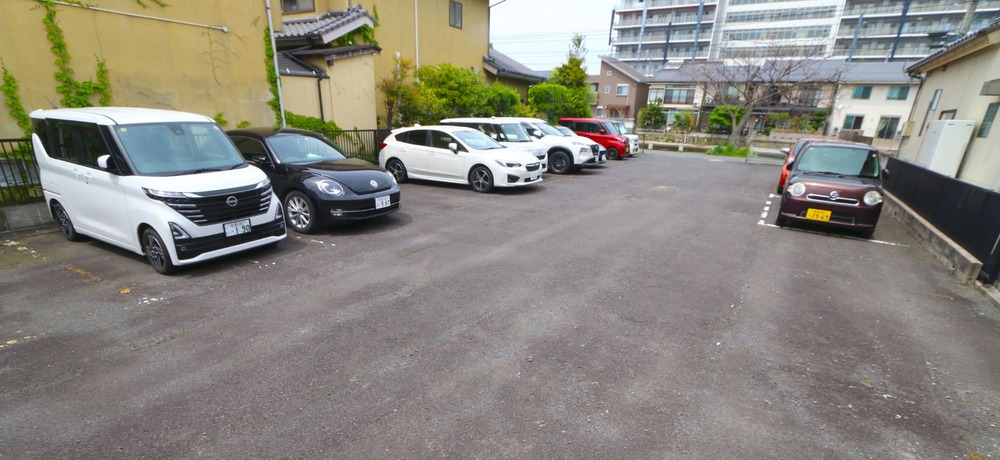 駐車場奥側から