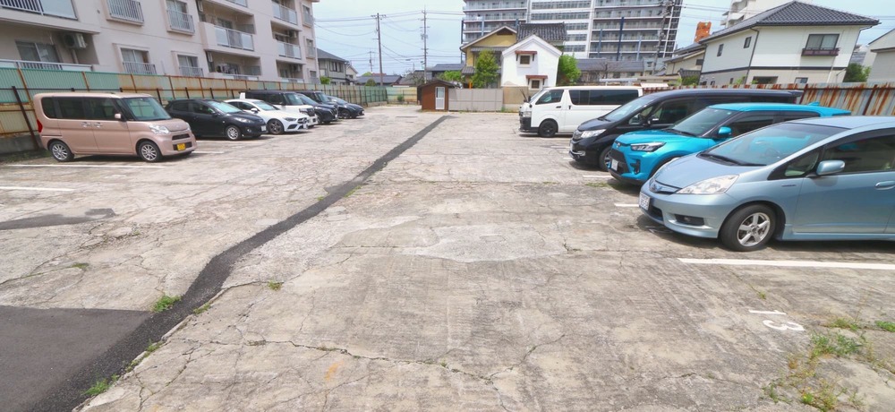 駐車場奥側から