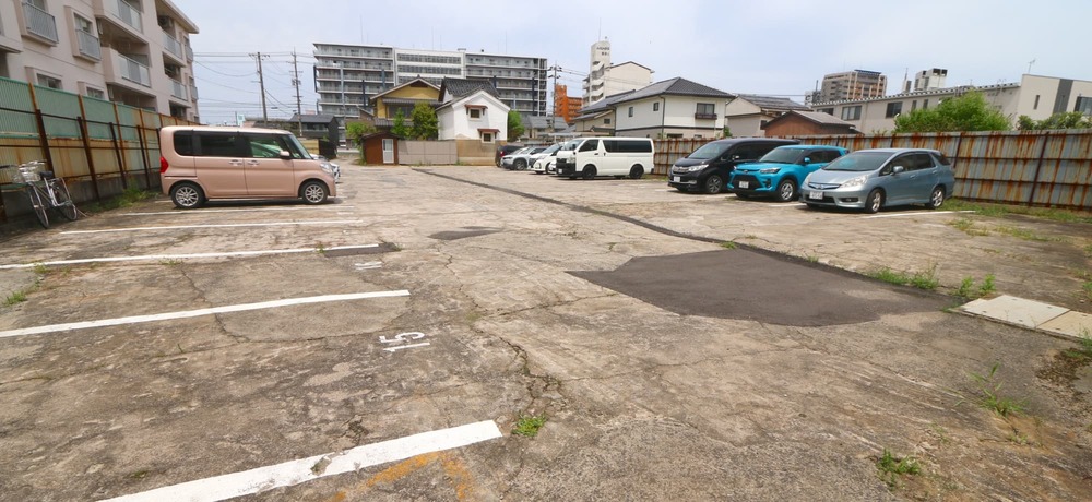 駐車場奥側から